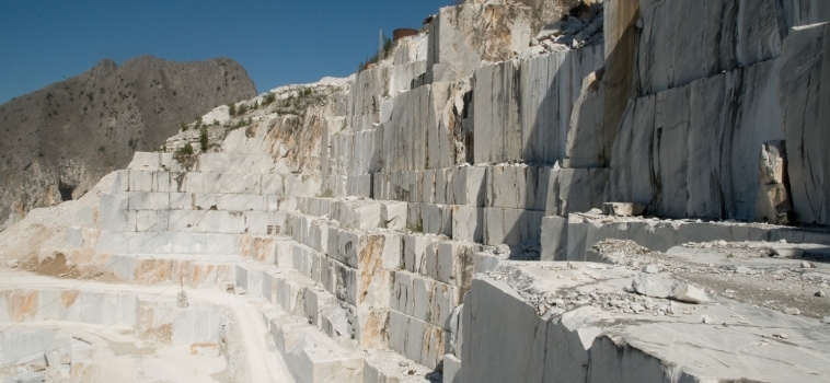 Primo maggio, in Toscana il “concertone” si tiene in una cava di marmo